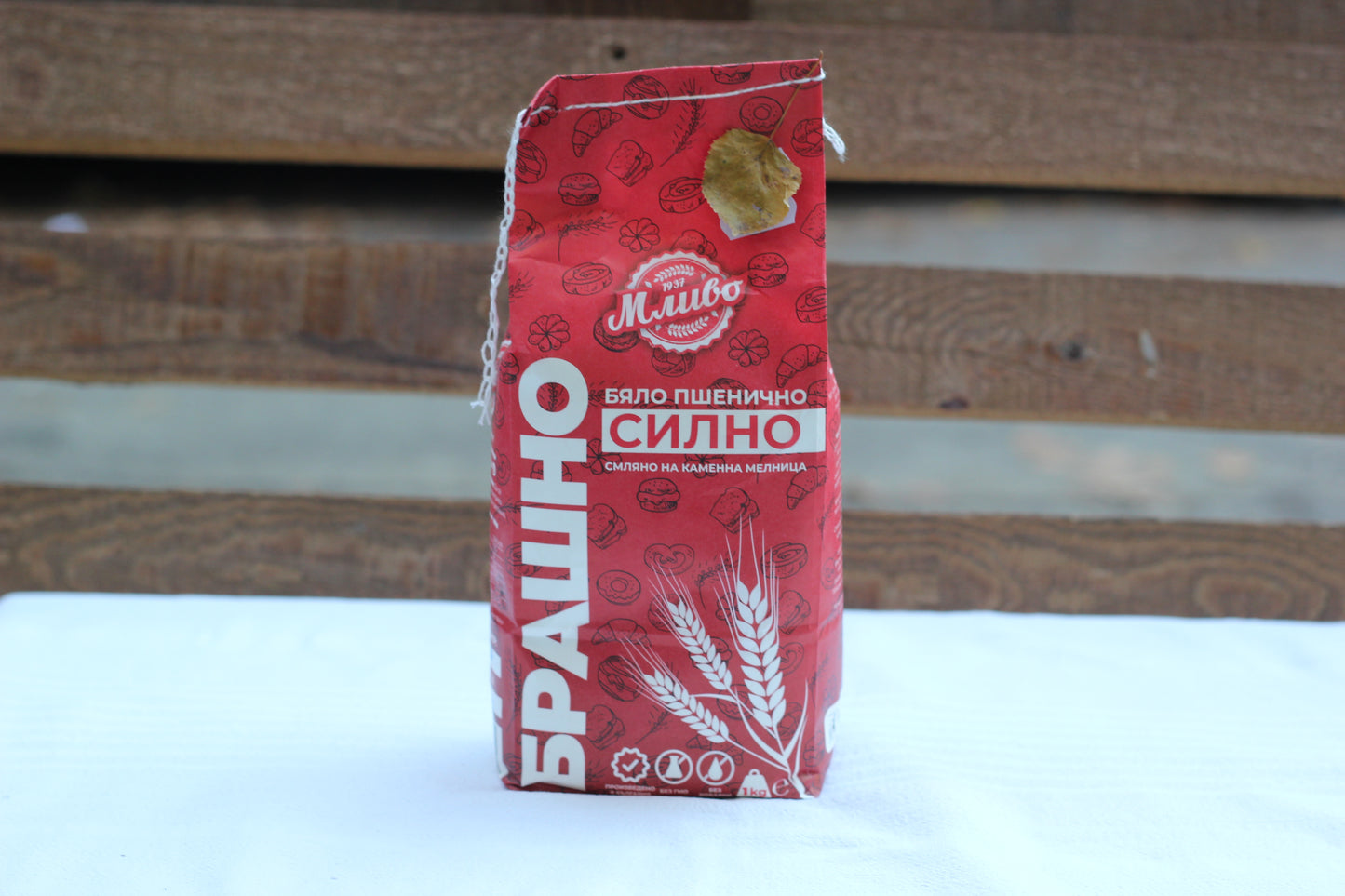 Брашно бяло пшенично силно 1 кг